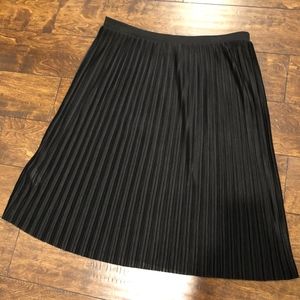 NWOT Black Pleated Midi Skirt Size XL